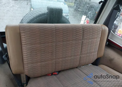 1998 Jeep Wrangler Sport z USA, uszkodzony, nr VIN 1J4FY19S2WP738230